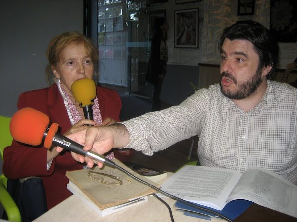 Intercambio de micrófonos en plena emisión