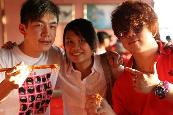 [22167_1336815214884_1066215337_1030968_2186719_n.jpg]