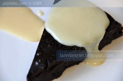 Pastel de chocolate al ron con crema de chocolate blanco y Gran Marnier