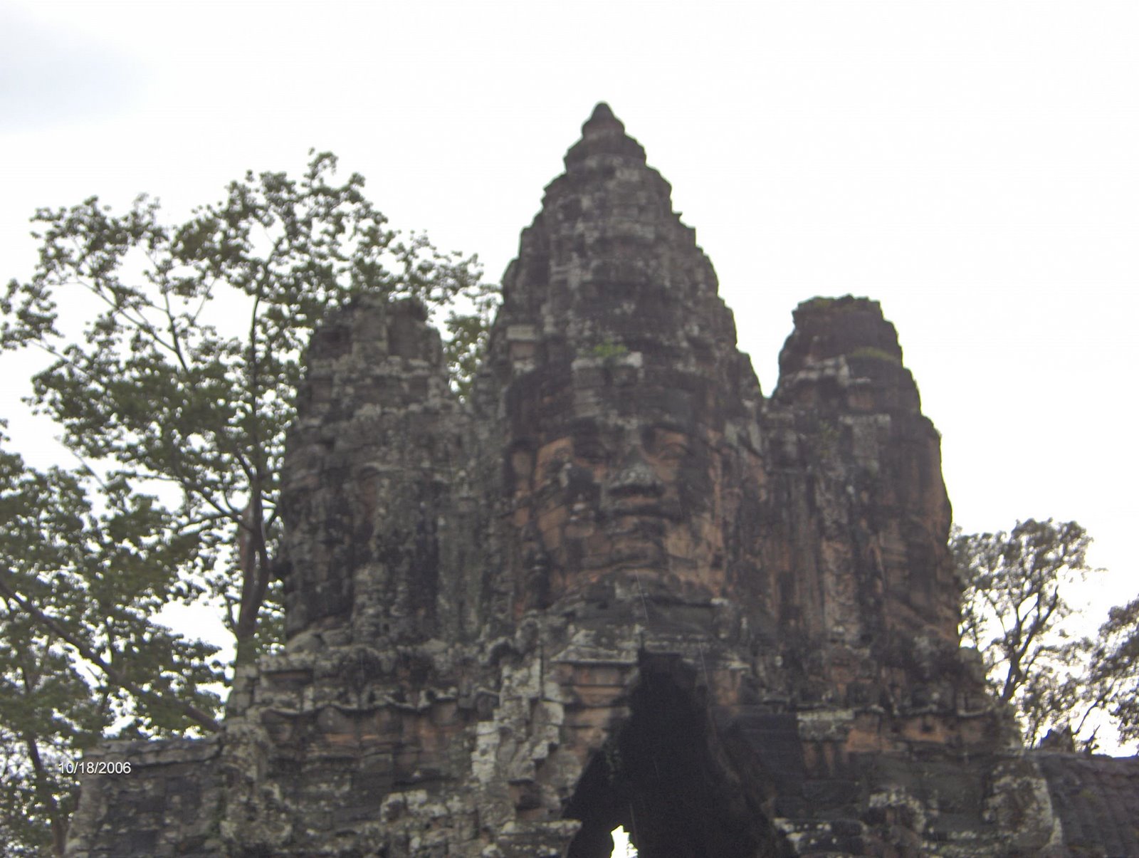 [Angkor+-+Angkor+Thom+-+Porte+aux+Ã©lÃ©phants+1.jpg]