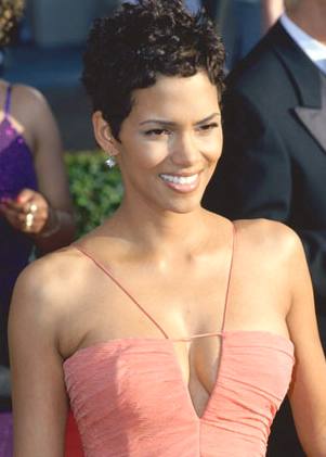 halle berry short hair 2011.