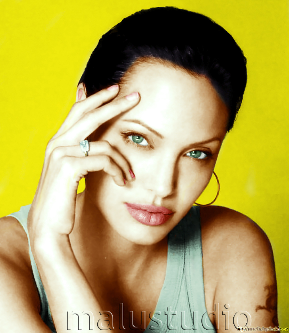 http://4.bp.blogspot.com/_k0qcqtNtpOY/TT3sMsHOBDI/AAAAAAAAYOY/E4pD1cu6zq4/s1600/Angelina_Jolie_Wallpaper__D9ZWIO.jpg
