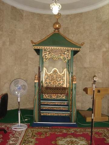 Mihrab mesjid yang berumur cukup tua