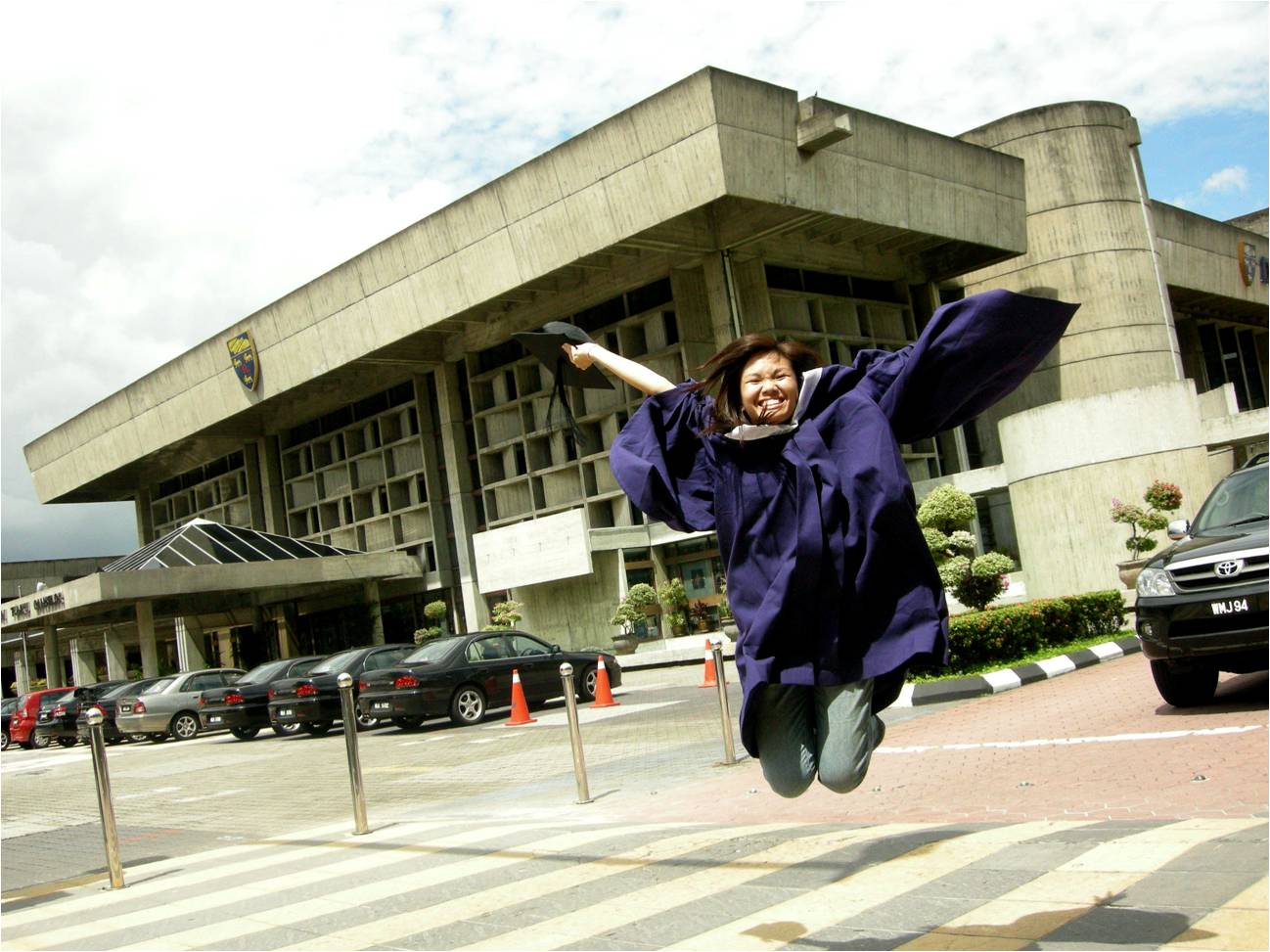 [01+grad.jpg]