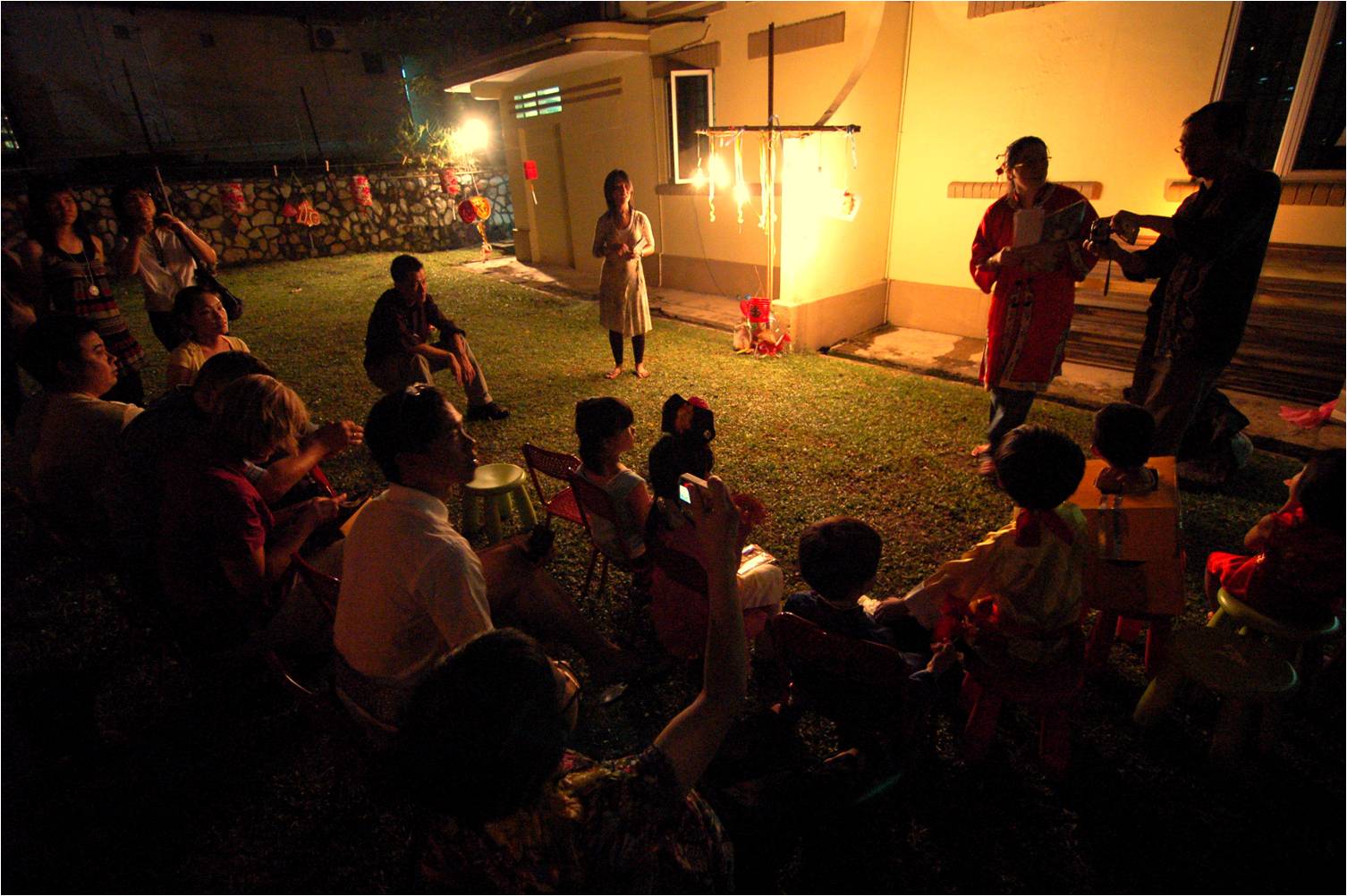 [02+sandiwara+audience.jpg]