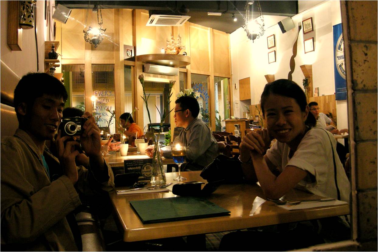 [03+mirror+and+mich.jpg]