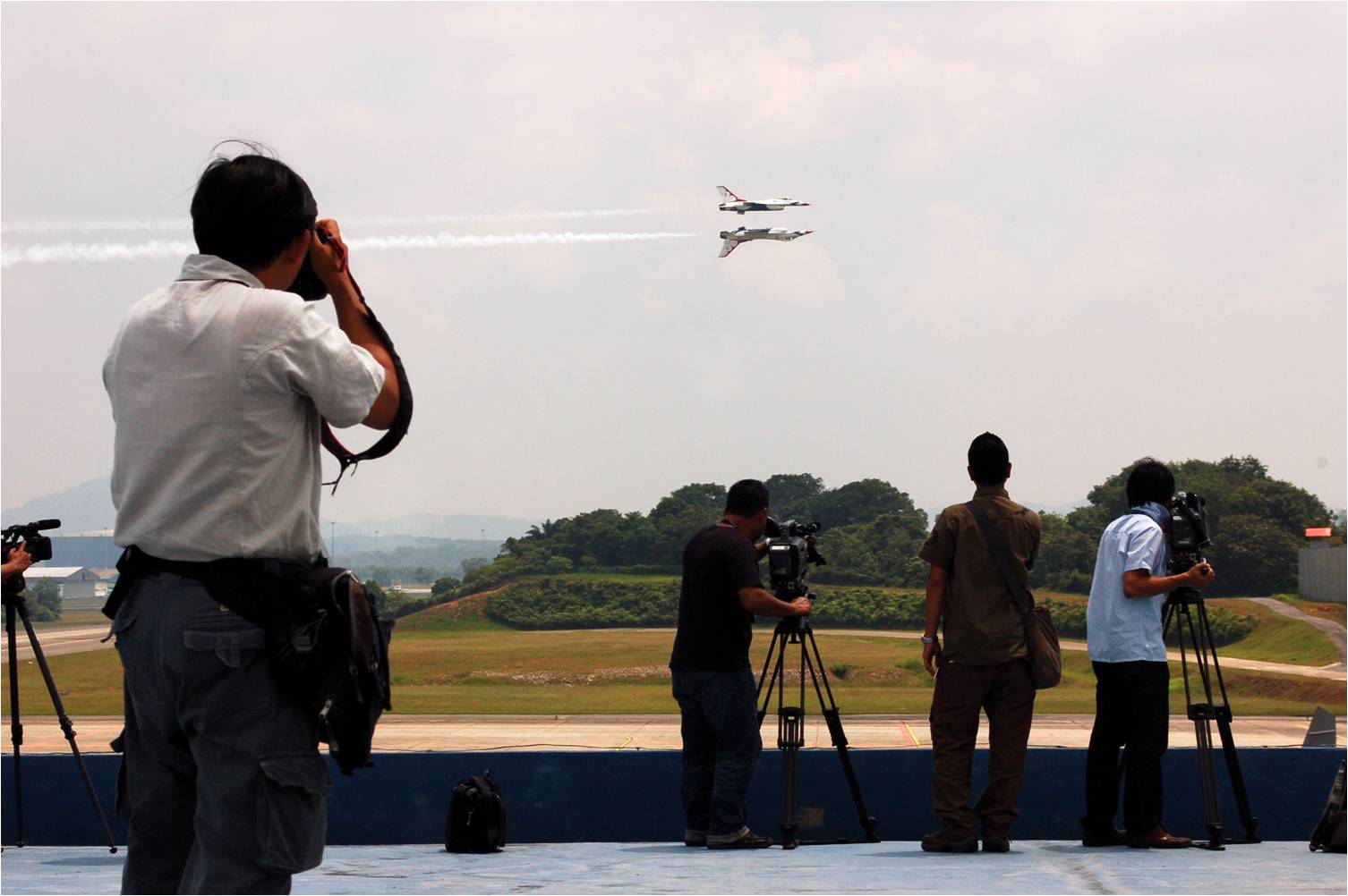 [09+thunderbird+stunts.jpg]
