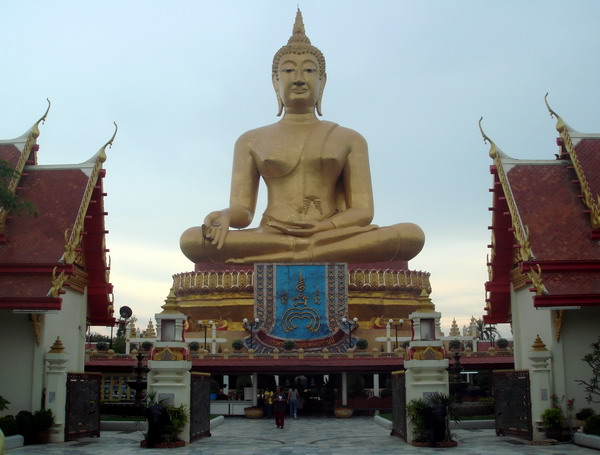 [WatPikulThong3.jpg]