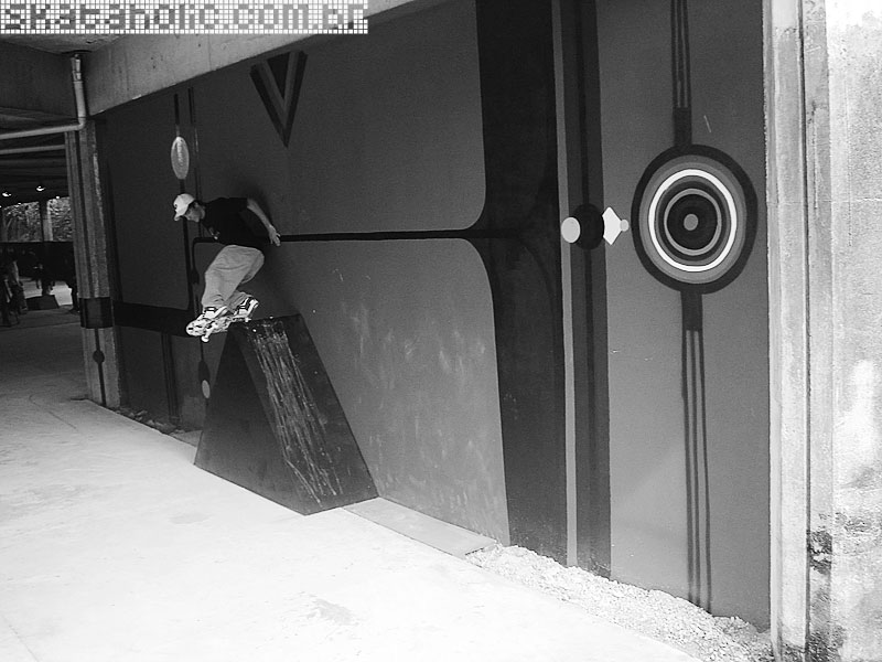 [i_legitimo_079.jpg]