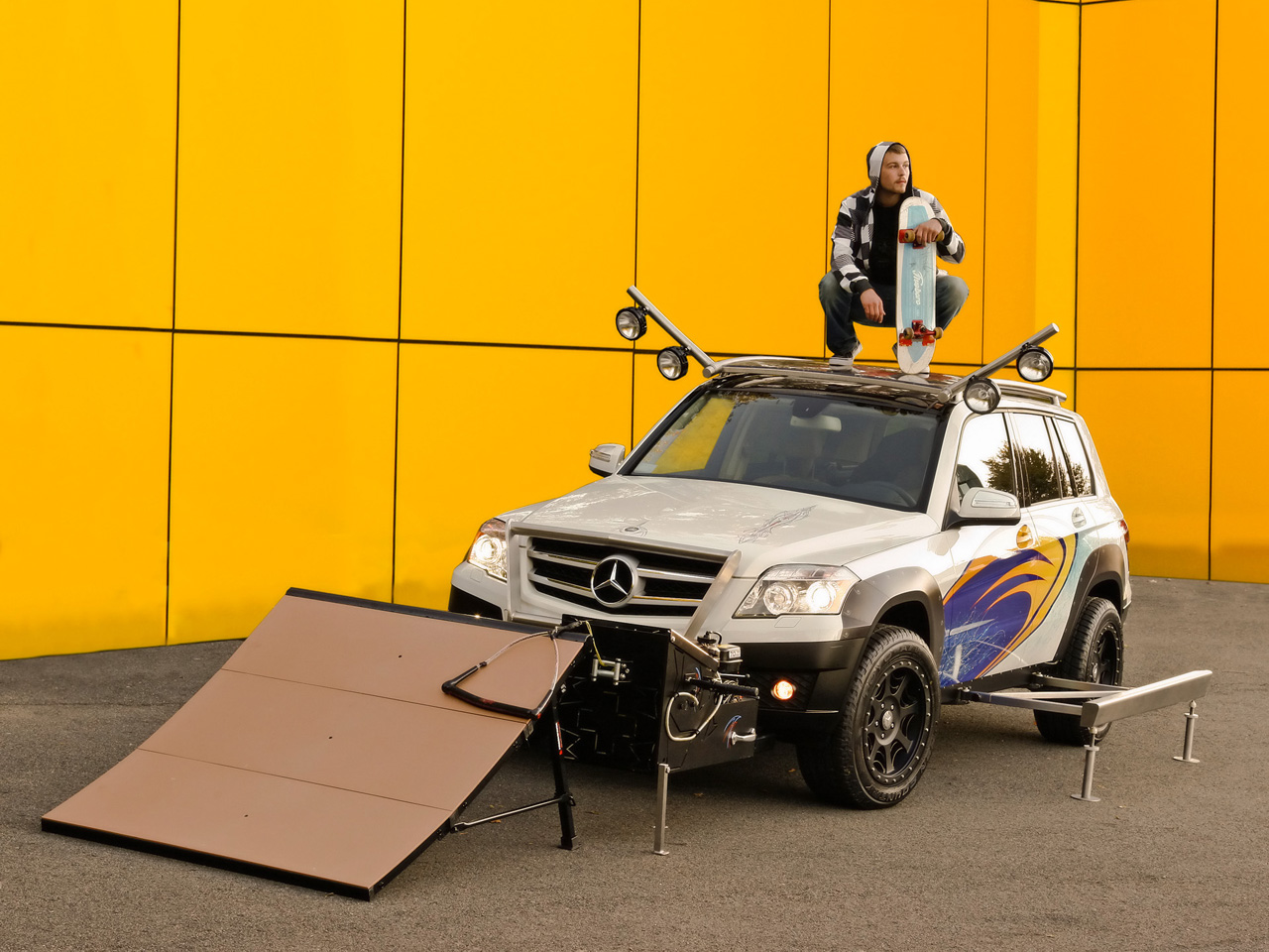 [2008-Mercedes-Benz-GLK-Rock-Crawler-by-Legendary-Motor-Company-Skateboarder-1280x960.jpg]