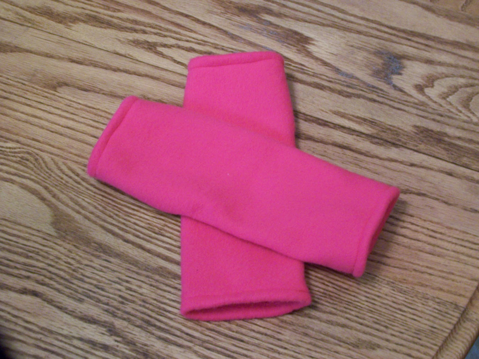 Mary is Sewfast Fingerless Fleece Gloves Tutorial