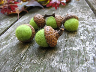 lilfish felted acorns | simple pretty