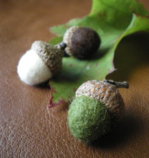 lilfish felted acorns | simple pretty