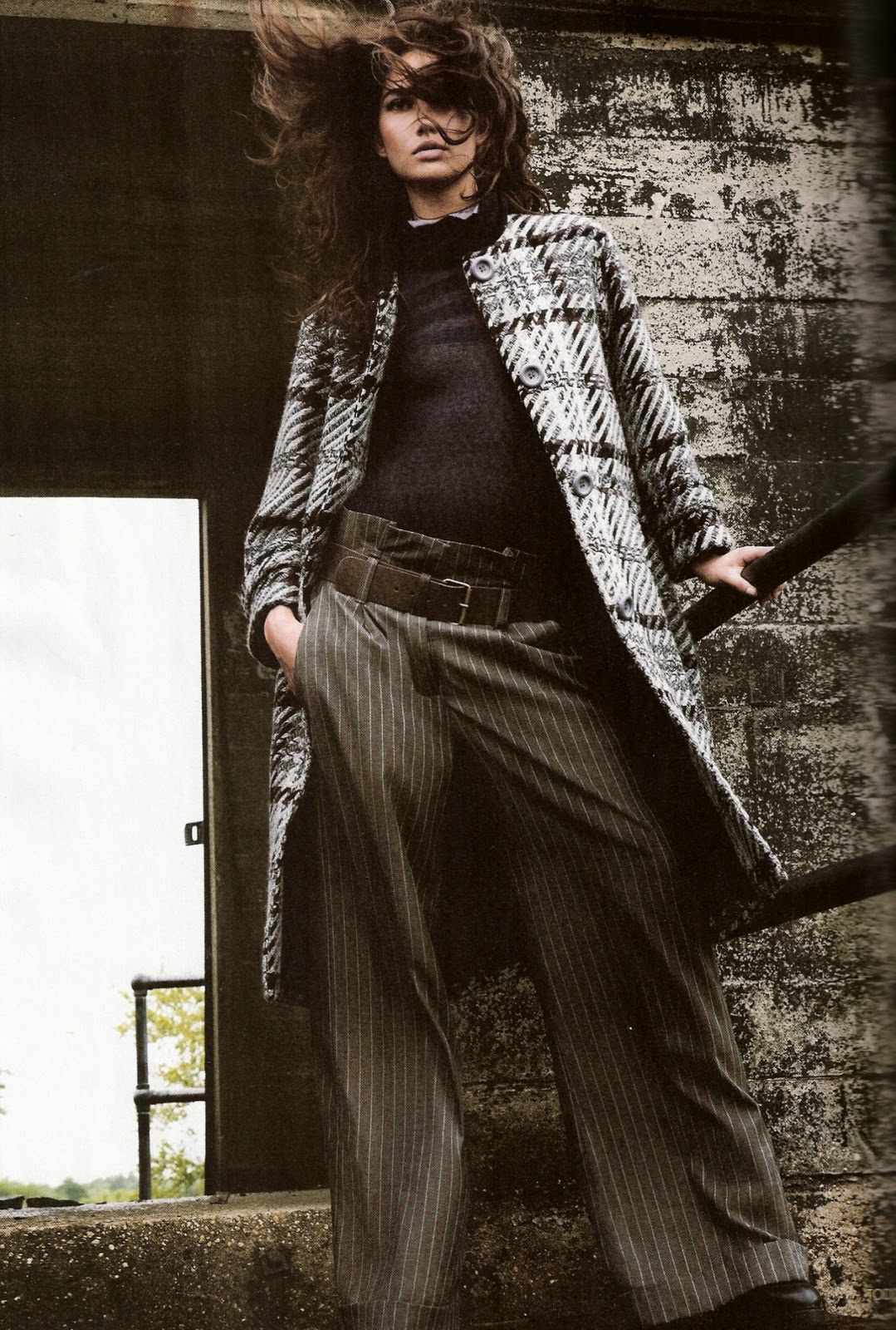 http://4.bp.blogspot.com/_kDujDzwdR0M/TQq5dQ1ufOI/AAAAAAAACy4/pRFh2wRuj4k/s1600/69617_UKElleNovember2006TheNewCoats_iJW_1_003_122_506lo.jpg