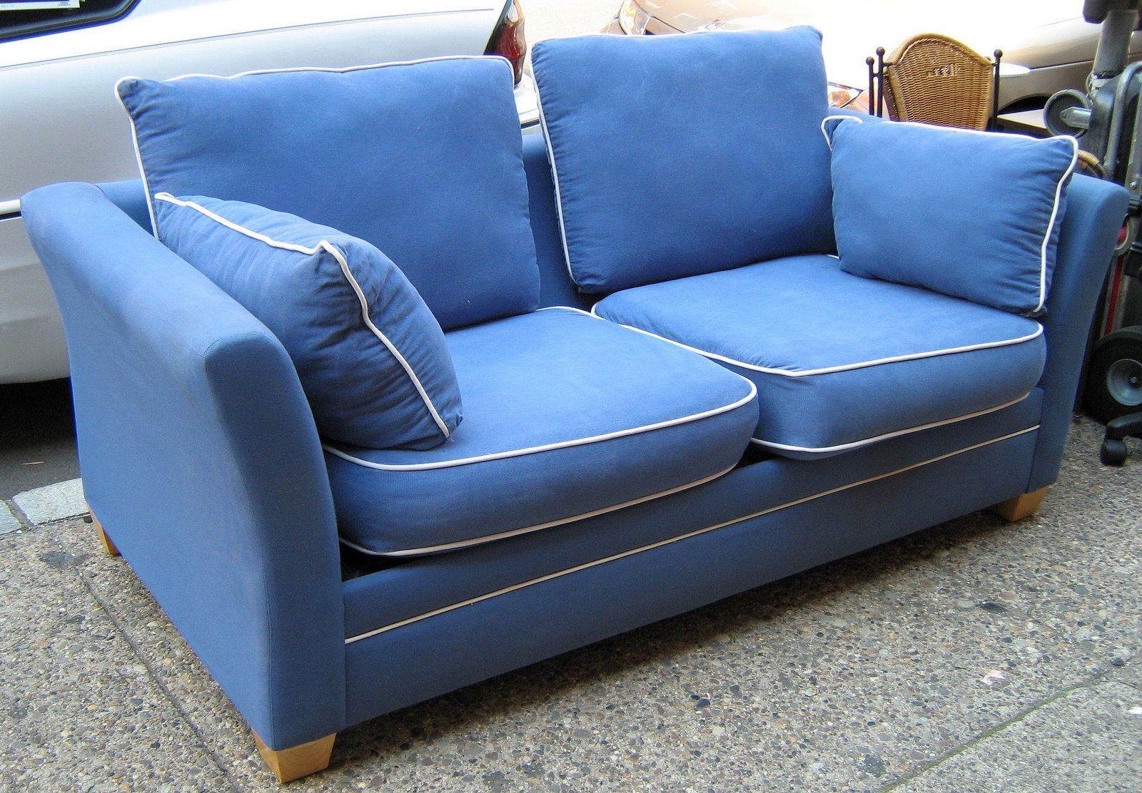 [BLUE+SOFA.JPG]