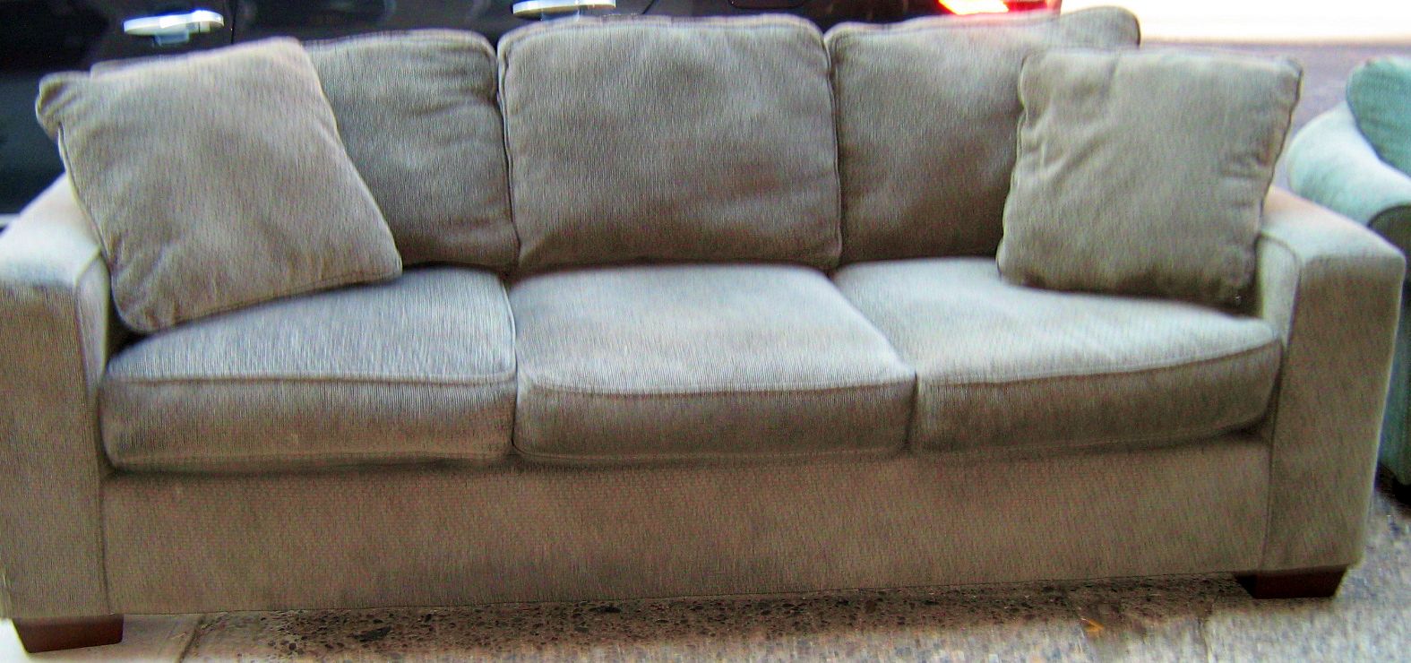 [gray+couch.JPG]