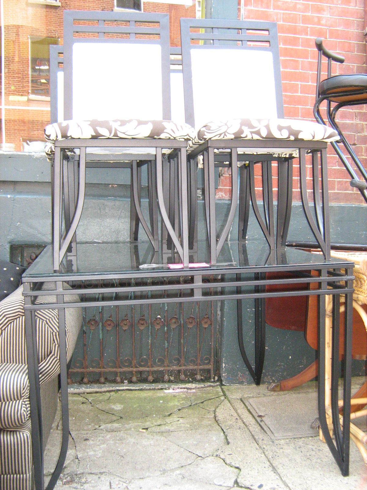 [DiningSetCool4.JPG]