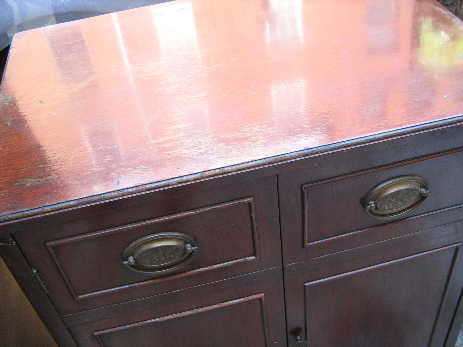 [RecordCabinet2.JPG]