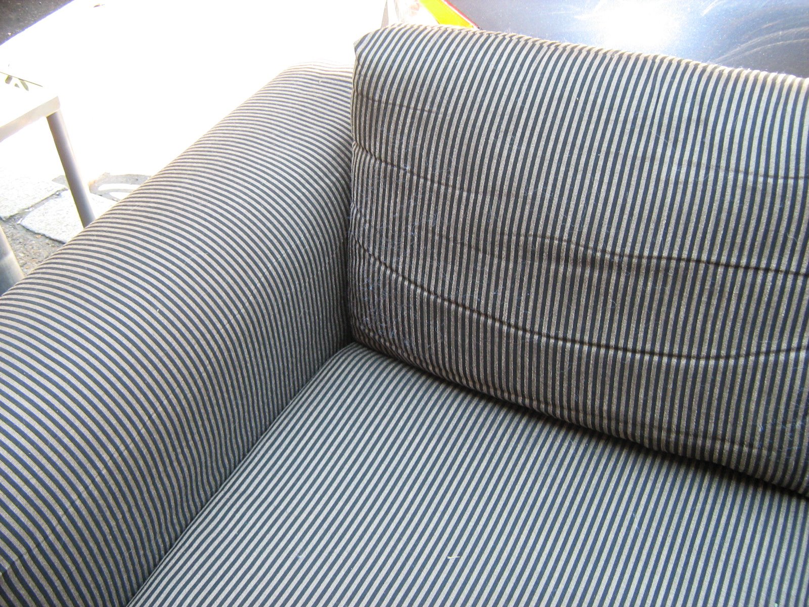 [LoveseatStriped2.JPG]