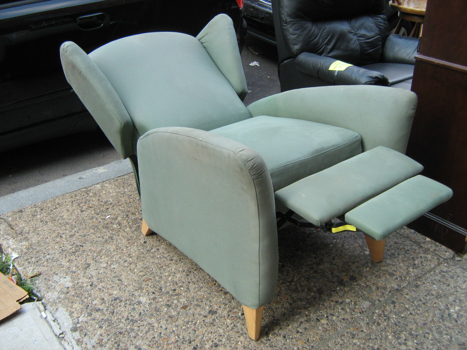 [ReclinerGreen2.JPG]