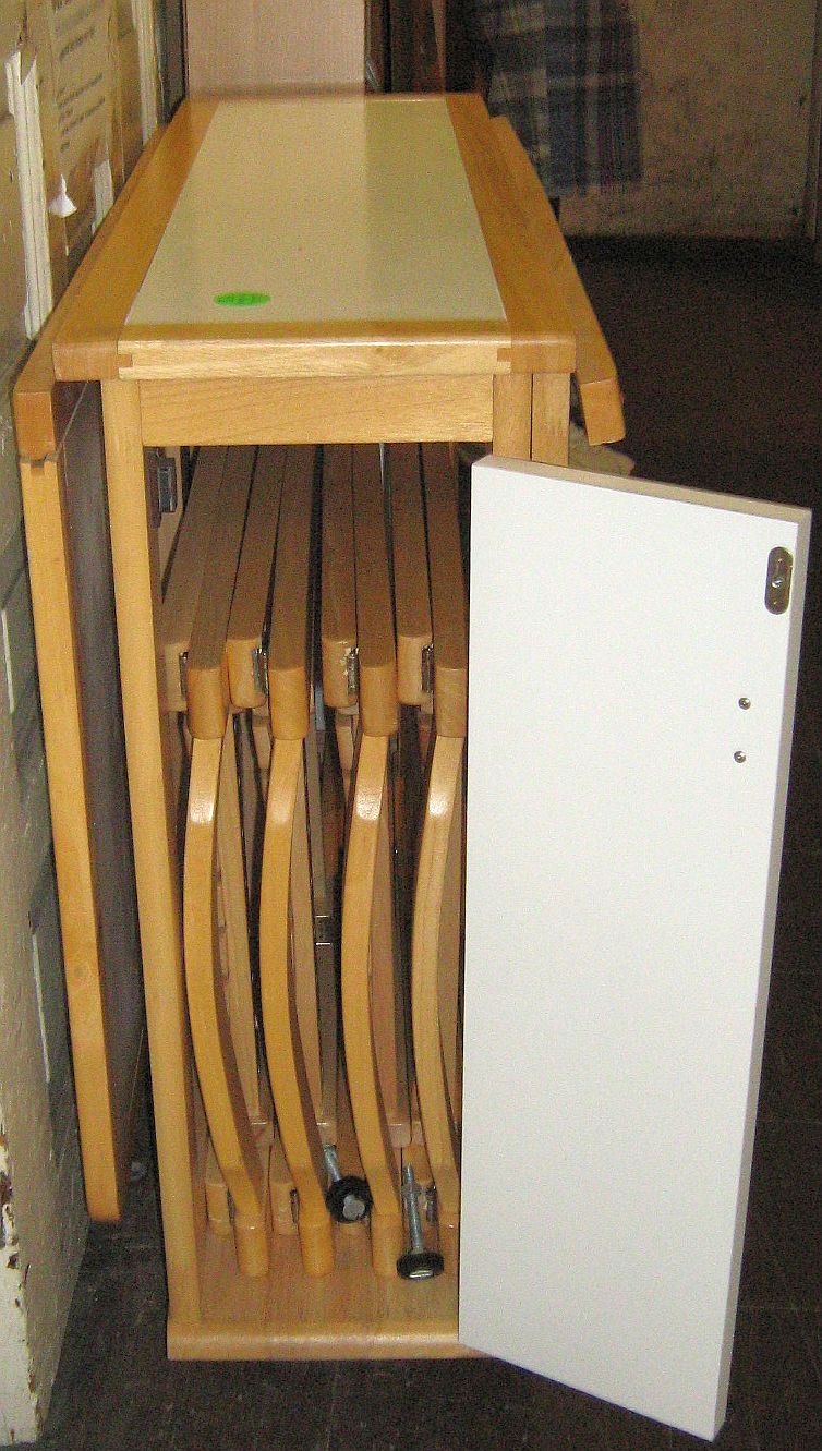 [WHITE+FOLD+TABLE+AND+CHAIRS.JPG]