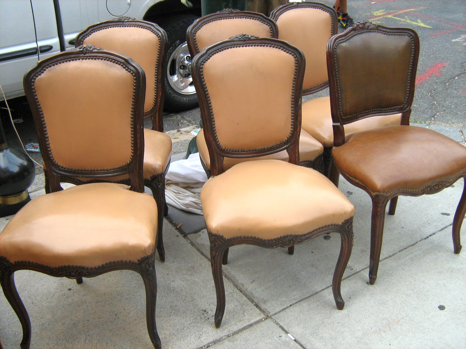 [brown+vinyl+chairs.JPG]