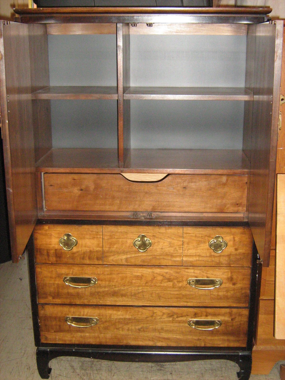 [asian+armoire+open.JPG]