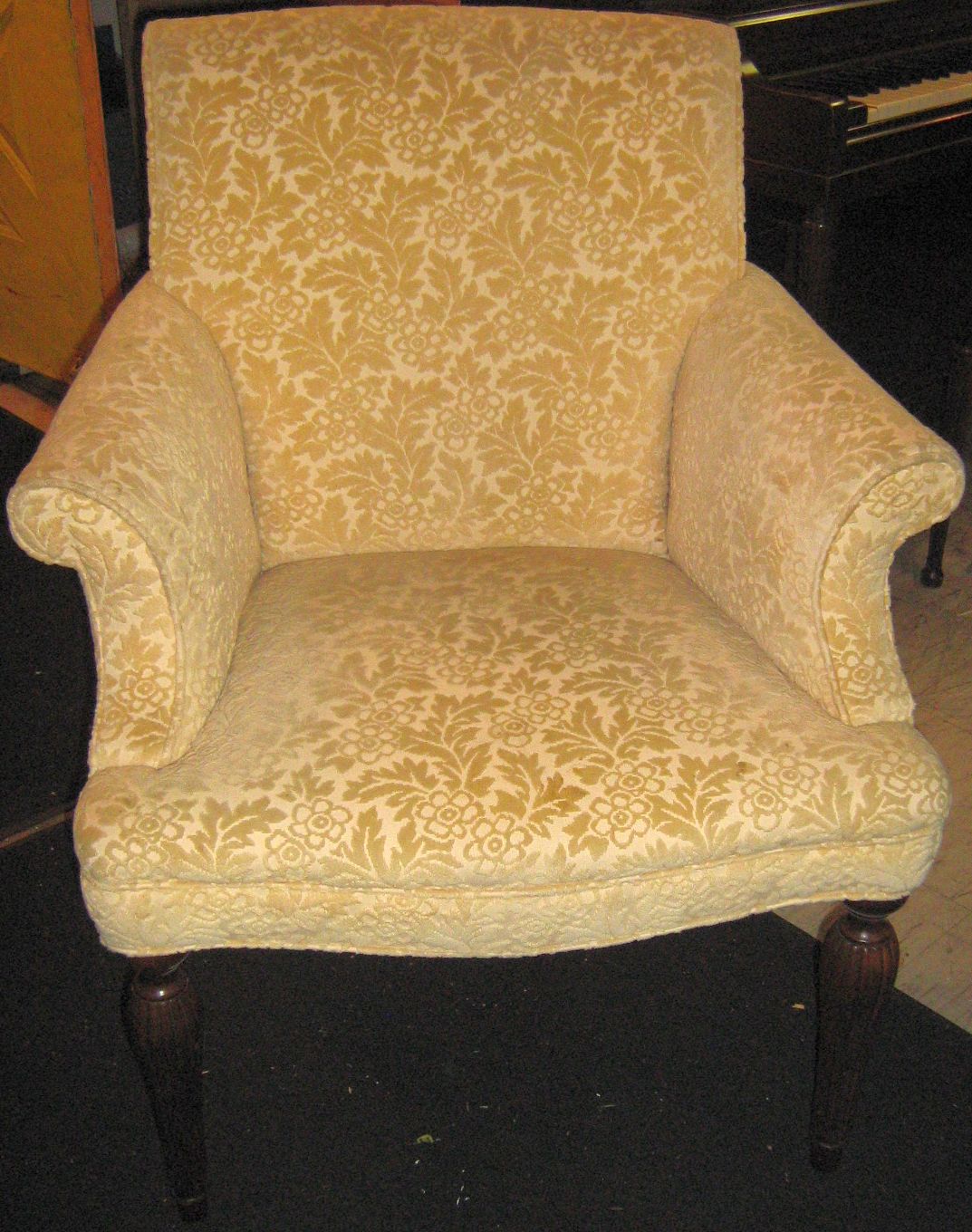 [little+yellow+chair.JPG]