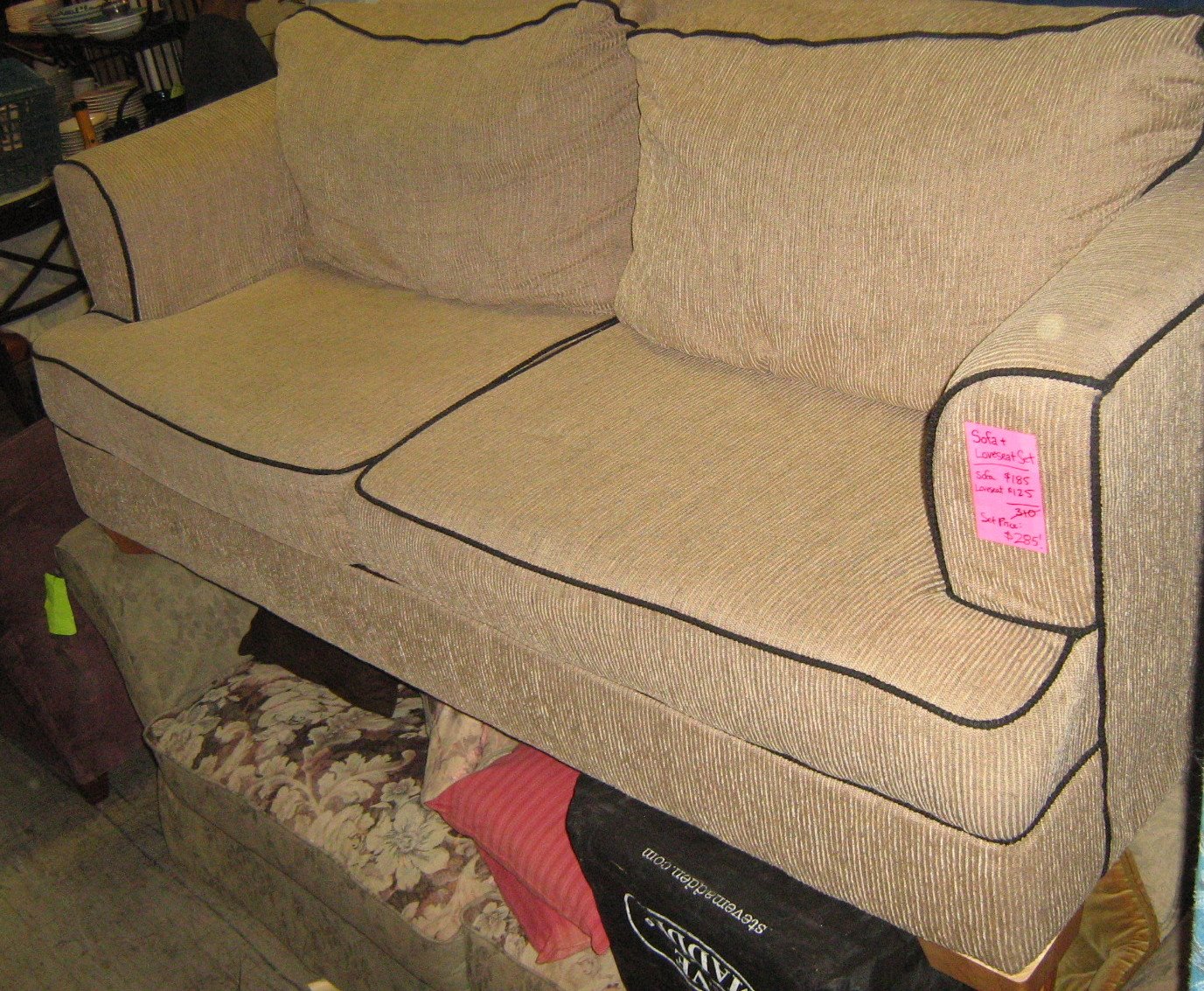 [loveseat+2.jpg]