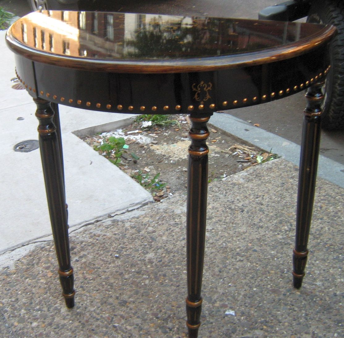 [small+asian+hallway+table.JPG]