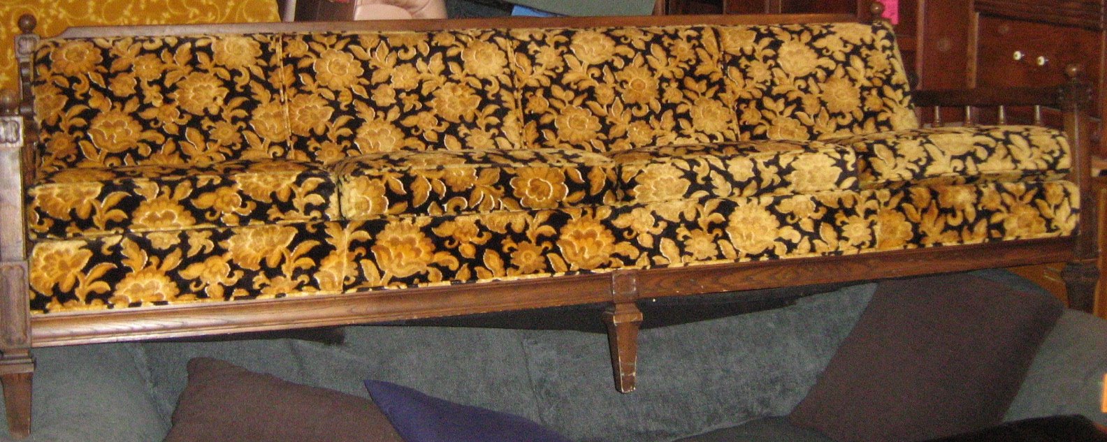 [yellow+couch+2.jpg]