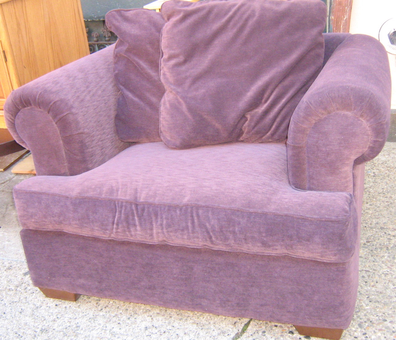 [purple+chair.jpg]
