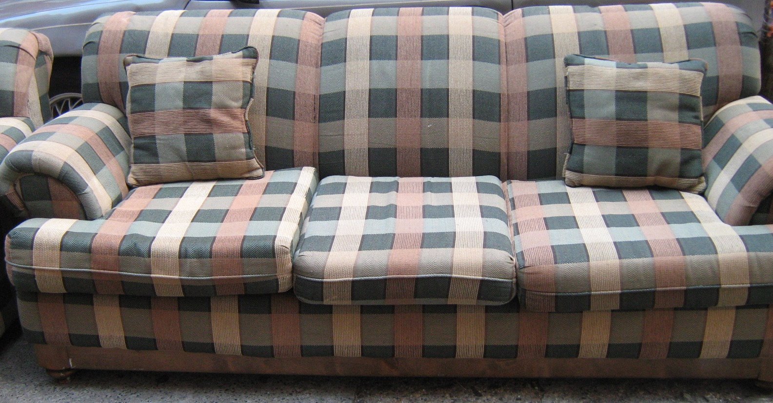 [plaid+sofa.jpg]