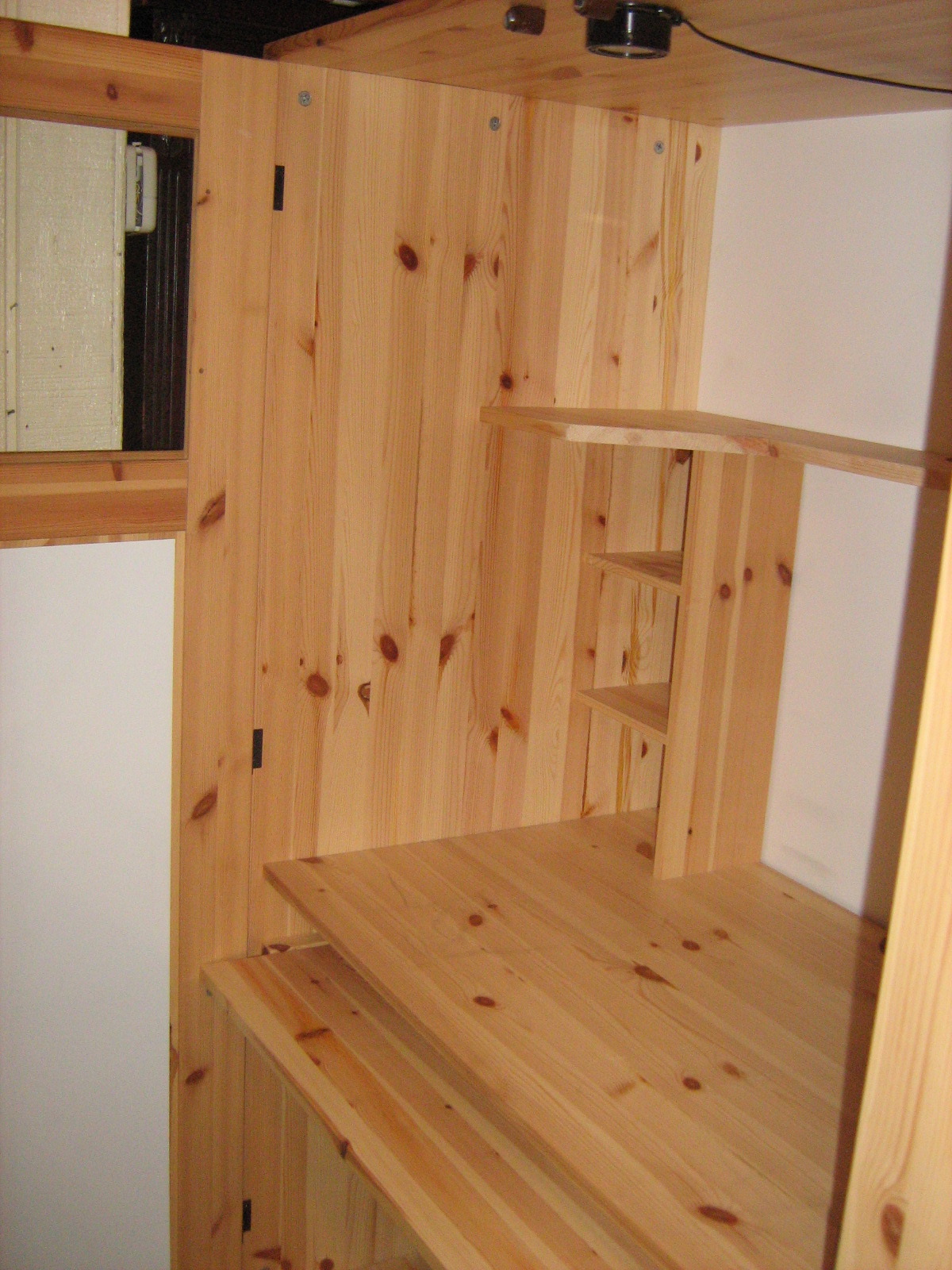 [inside+of+desk+2.jpg]