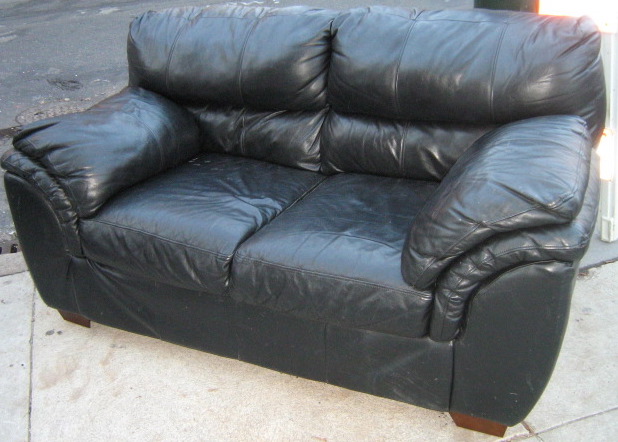 [leather+loveseat.jpg]