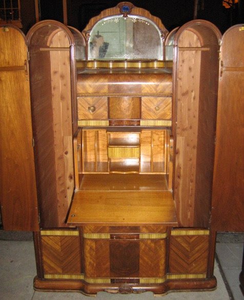 [art+deco+closet.jpg]