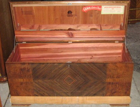 [cedar+chest+open.jpg]