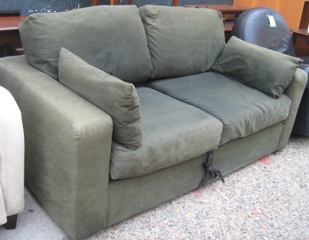 [green+loveseat.JPG]