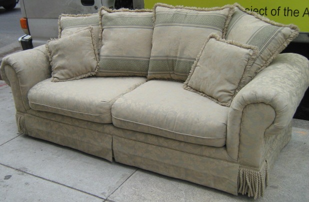 [green+couch+set.JPG]