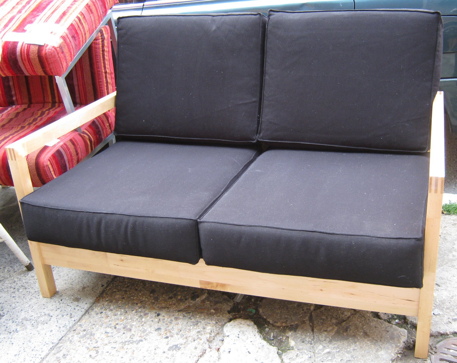 [black+loveseat.jpg]