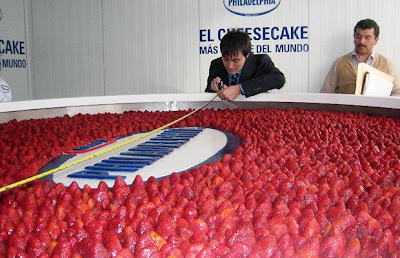 world's biggest strawberry cheesecake picture, world's biggest strawberry cheesecake images, world's biggest strawberry cheesecake photo 2010, world's biggest strawberry cheesecake video