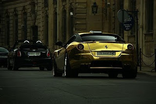 carros-ferrari-ouro