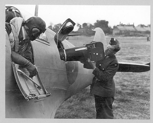 [Spitfire+PR+being+loaded+with+camera.jpg]