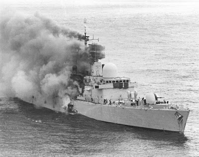الصاروخ الفرنسي المضاد للسفن: MM-39 Exocet ! HMS+Sheffield+after+Exocet+strike