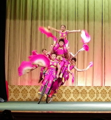 Acrobat Show