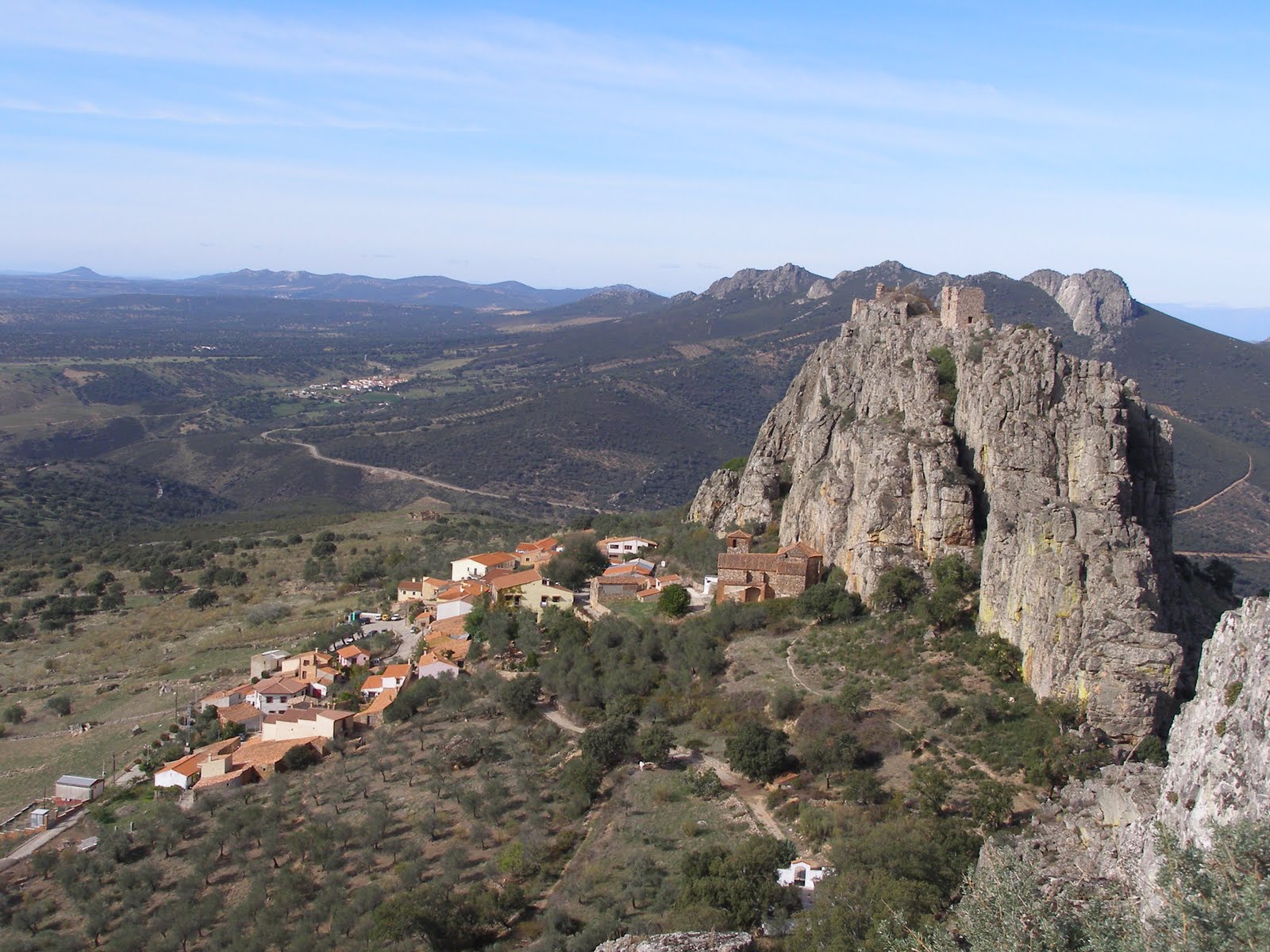 MUNDO VERTICAL CABAÑAS DEL CASTILLO “La Virgen del Pilar” 70m, V+… La