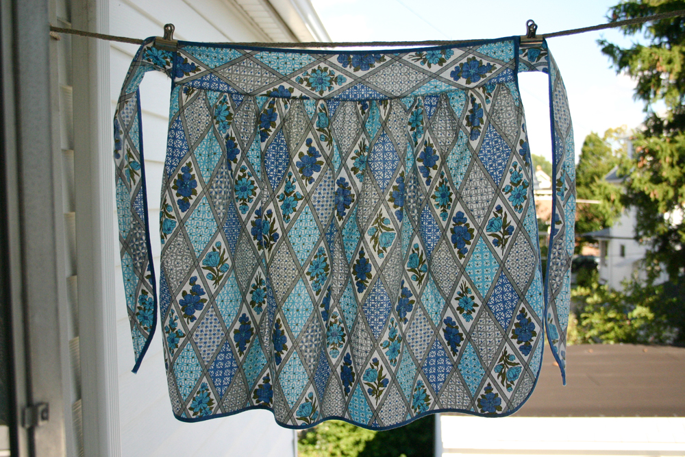 [vintageapron2.jpg]