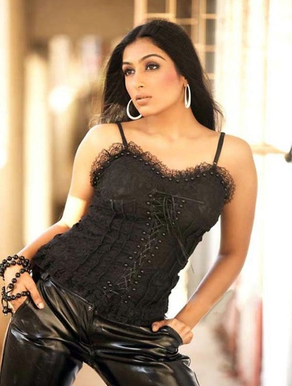 [padmapriya-latest-hot-pics-01.jpg]