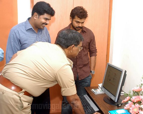 http://4.bp.blogspot.com/_kLvzpyZm7zM/S9Wi4HdUbWI/AAAAAAAAKiE/z_49at9O3R8/s1600/karthi-Dr-Vijay-Shankar-Website-launch-stills-04.jpg