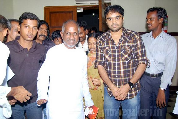 http://4.bp.blogspot.com/_kLvzpyZm7zM/S9Z-YfzeV8I/AAAAAAAAKmE/hfdEGIfGhFo/s1600/Ilayaraja-thirukkural-songs-launch-stills-07.jpg